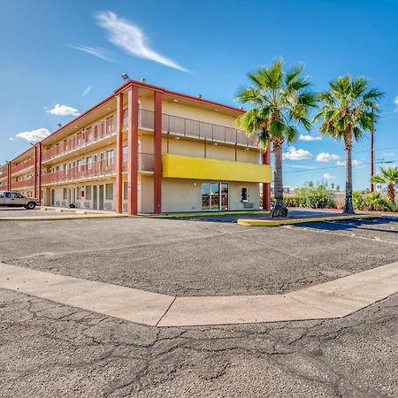 Oyo Hotel Tucson Downtown ภายนอก รูปภาพ