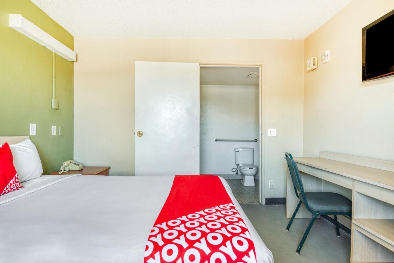 Oyo Hotel Tucson Downtown ภายนอก รูปภาพ