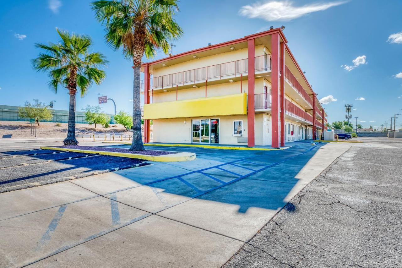 Oyo Hotel Tucson Downtown ภายนอก รูปภาพ