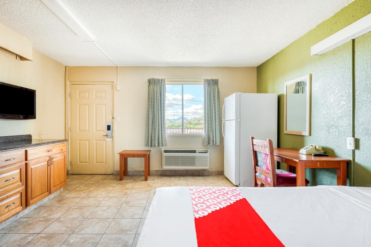 Oyo Hotel Tucson Downtown ภายนอก รูปภาพ