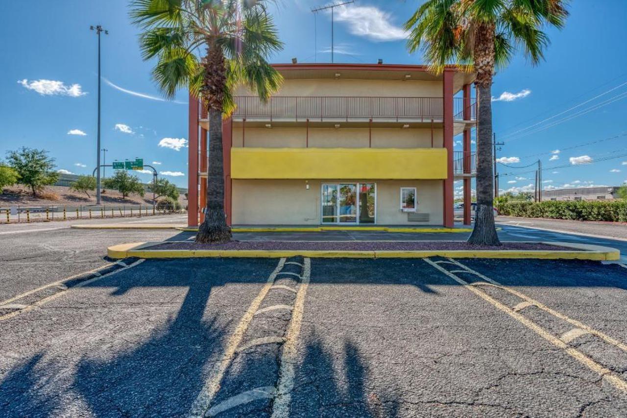 Oyo Hotel Tucson Downtown ภายนอก รูปภาพ