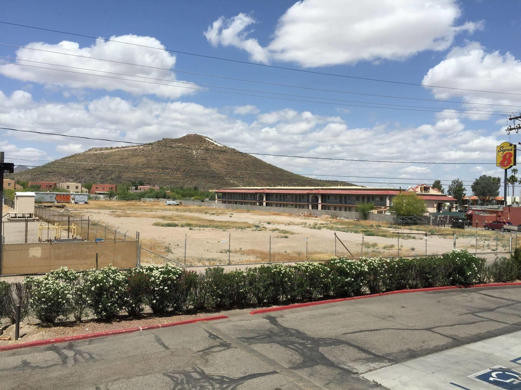 Oyo Hotel Tucson Downtown ภายนอก รูปภาพ