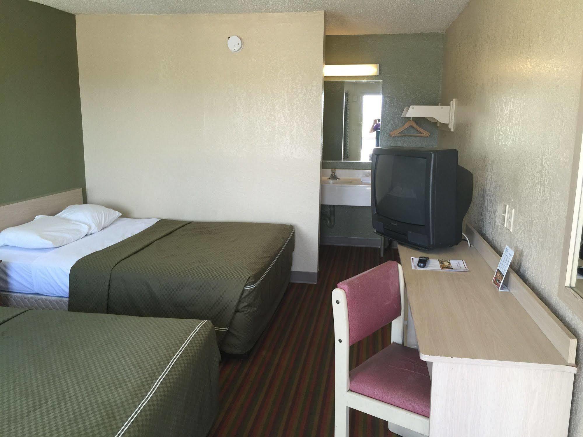 Oyo Hotel Tucson Downtown ภายนอก รูปภาพ