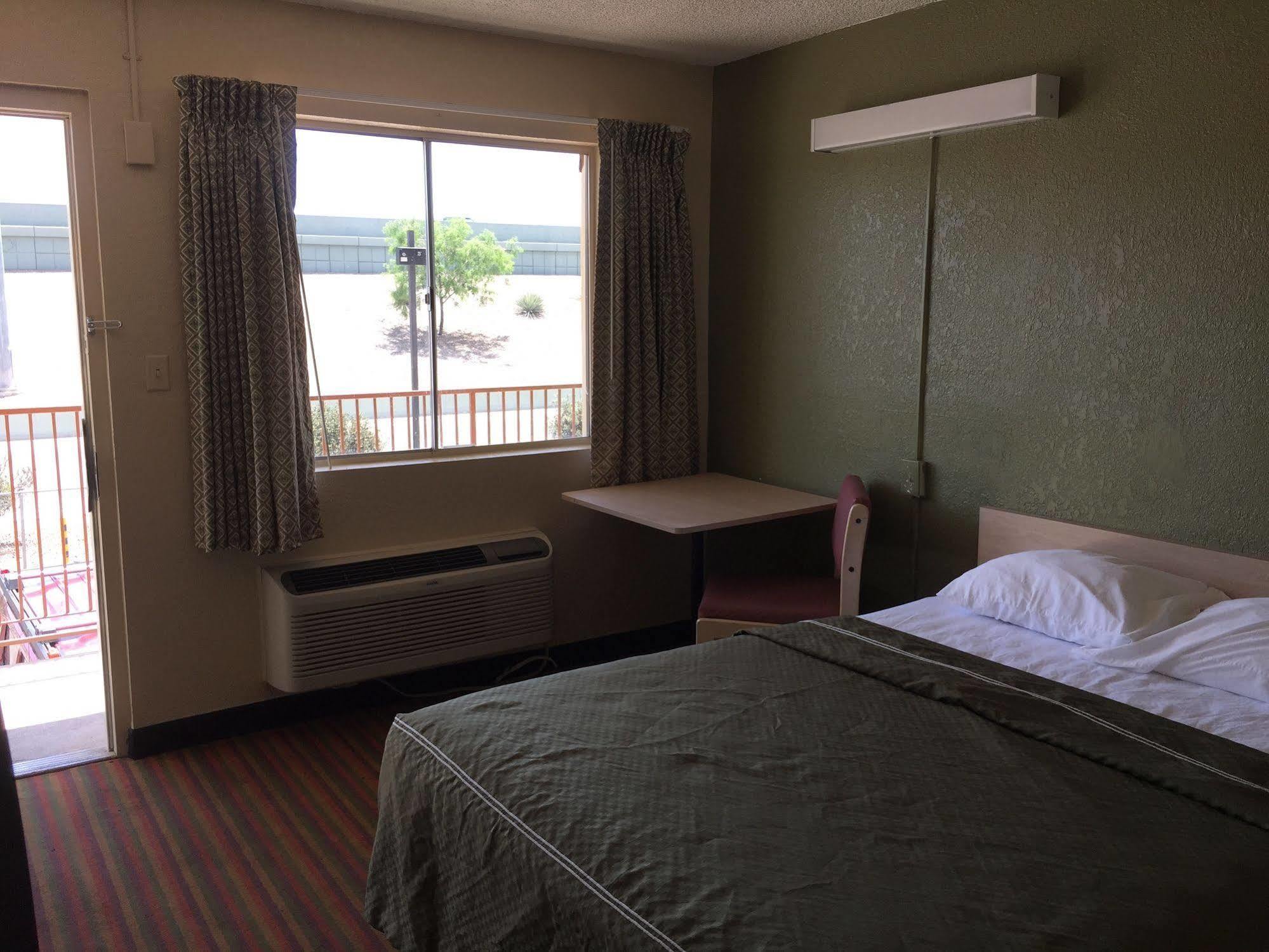 Oyo Hotel Tucson Downtown ภายนอก รูปภาพ