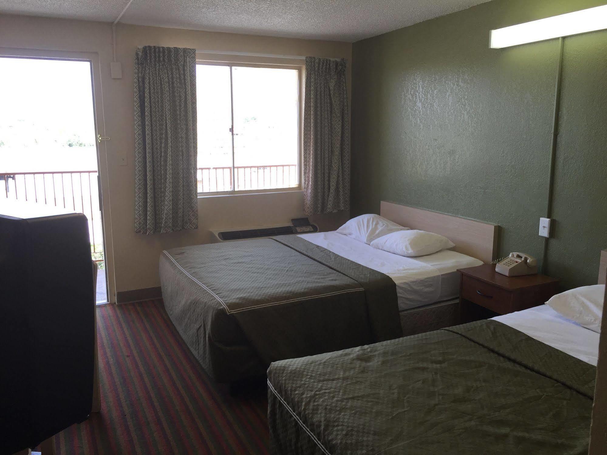Oyo Hotel Tucson Downtown ภายนอก รูปภาพ