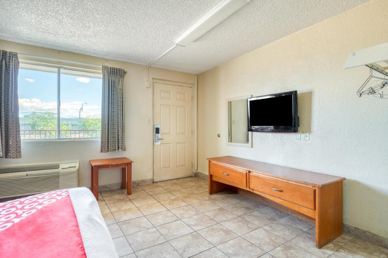 Oyo Hotel Tucson Downtown ภายนอก รูปภาพ