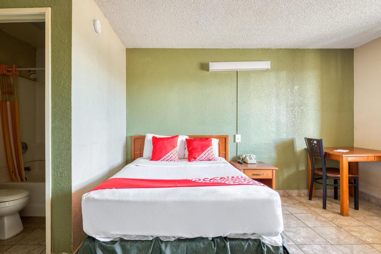 Oyo Hotel Tucson Downtown ภายนอก รูปภาพ