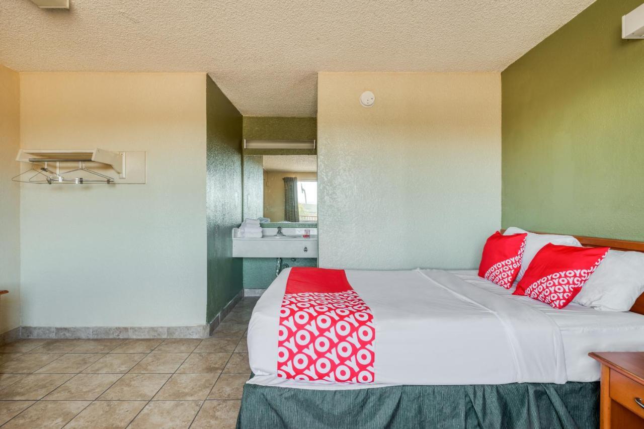 Oyo Hotel Tucson Downtown ภายนอก รูปภาพ