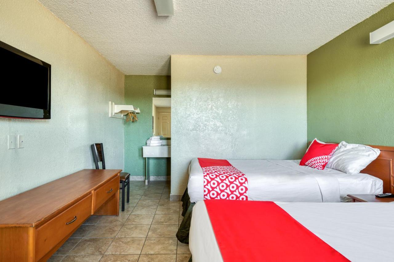 Oyo Hotel Tucson Downtown ภายนอก รูปภาพ