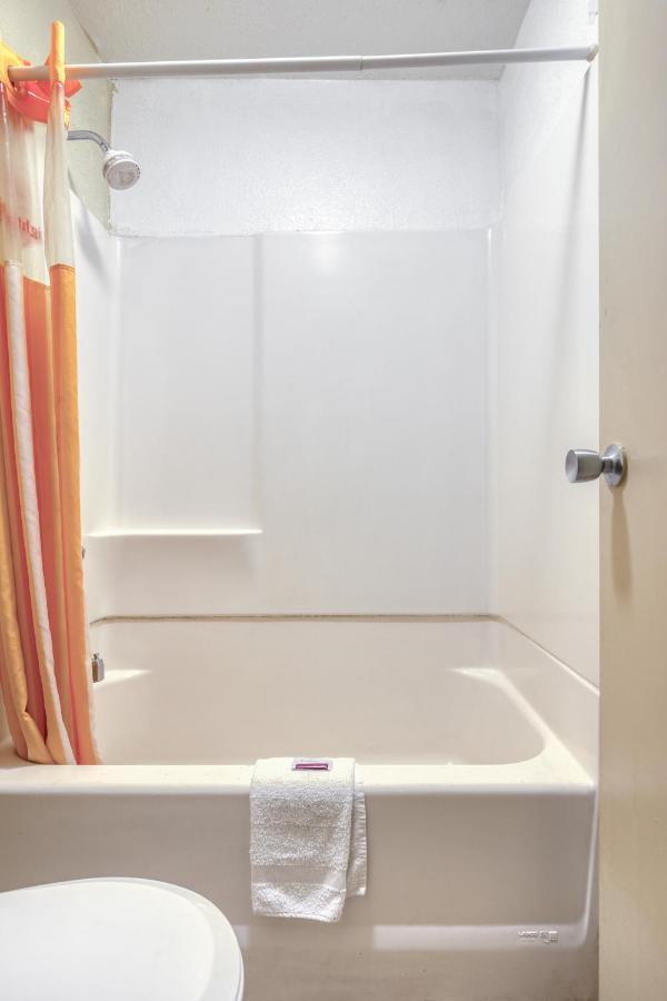 Oyo Hotel Tucson Downtown ภายนอก รูปภาพ